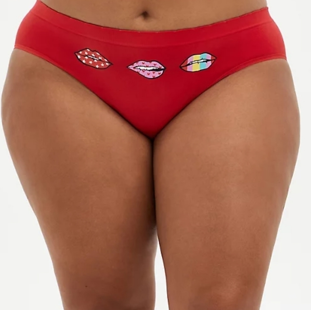 CELEBRATE LOVE ❤️ SEAMLESS HIPSTER PANTY - RAINBOW LIPS 💋